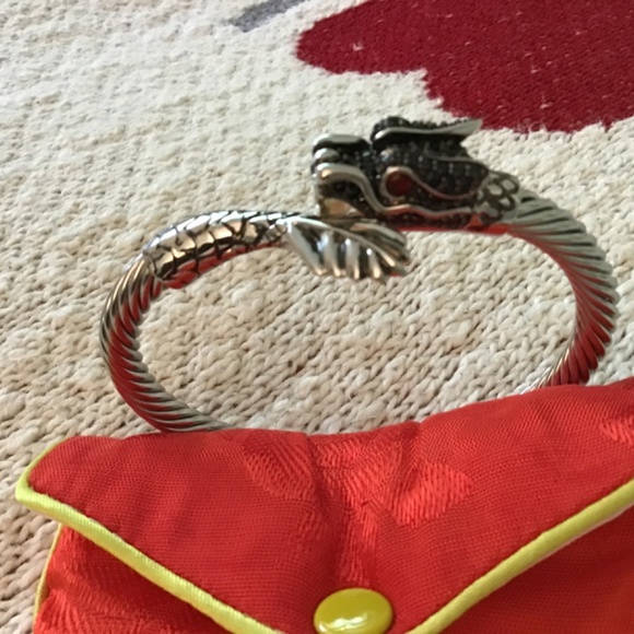 Jewelry- woman’s dragon bracelet - Picture 4 of 12